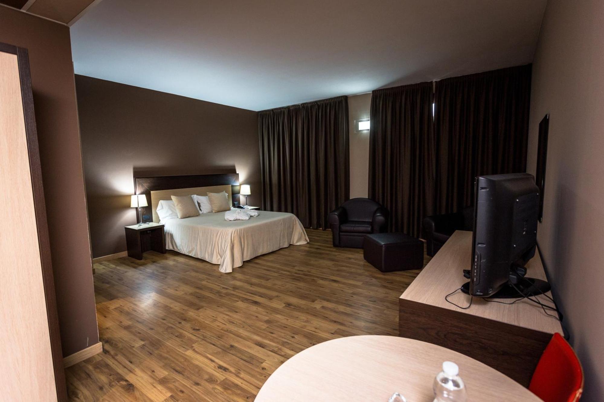 ברשלו Hotel Don Camillo מראה חיצוני תמונה
